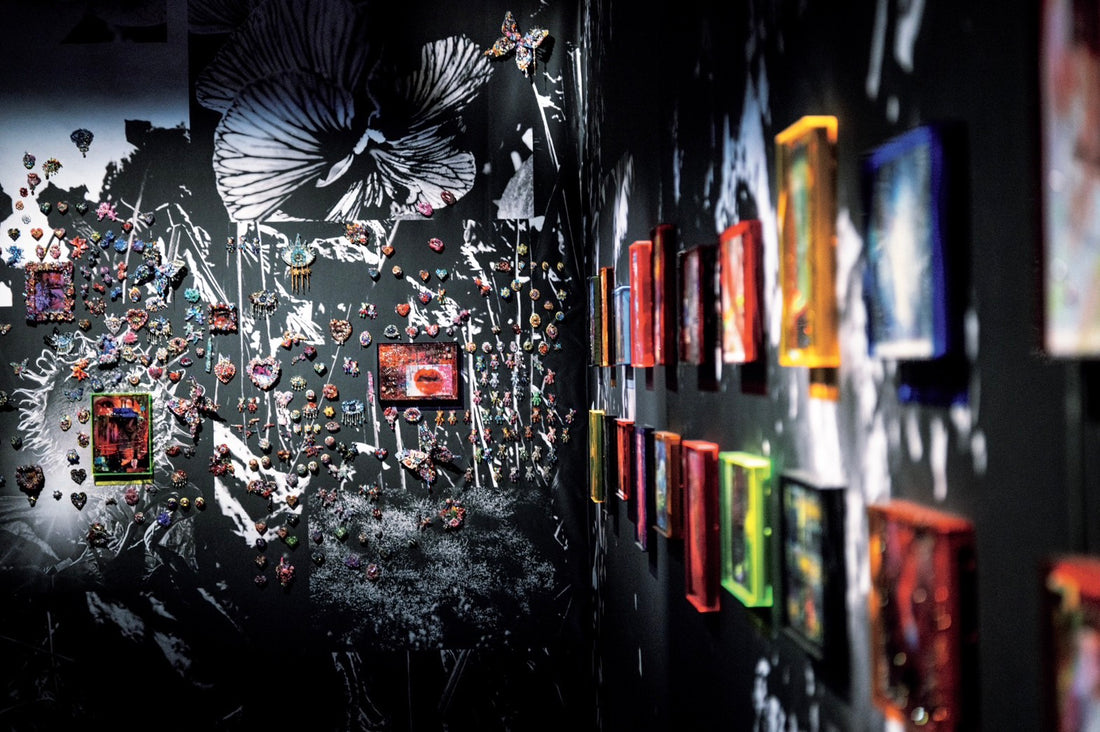 公式図録 | 蜷川実花展 with EiM:彼岸の光、此岸の影